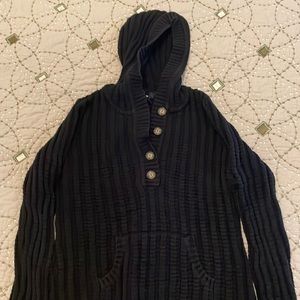 Sweater with hood and front pockets